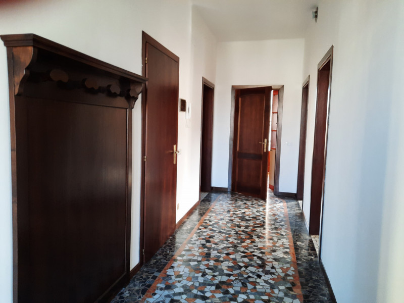 BICAMERE AMPIO E RIAMMODERNATO IN LOCAZIONE A VICENZA - ZONA FERROVIERI - Rif. 7652
CONTRATTO 3+2...