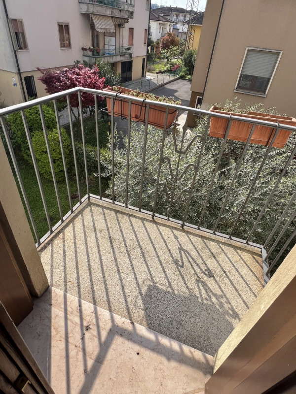 BICAMERE AMPIO E RIAMMODERNATO IN LOCAZIONE A VICENZA - ZONA FERROVIERI - Rif. 7652
CONTRATTO 3+2...