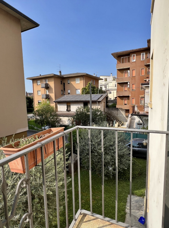 BICAMERE AMPIO E RIAMMODERNATO IN LOCAZIONE A VICENZA - ZONA FERROVIERI - Rif. 7652
CONTRATTO 3+2...