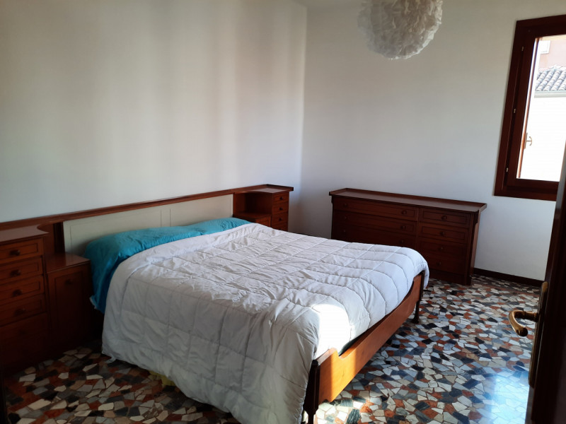 BICAMERE AMPIO E RIAMMODERNATO IN LOCAZIONE A VICENZA - ZONA FERROVIERI - Rif. 7652
CONTRATTO 3+2...