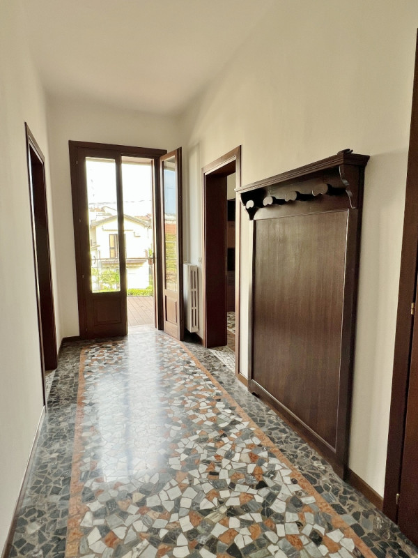 BICAMERE AMPIO E RIAMMODERNATO IN LOCAZIONE A VICENZA - ZONA FERROVIERI - Rif. 7652
CONTRATTO 3+2...