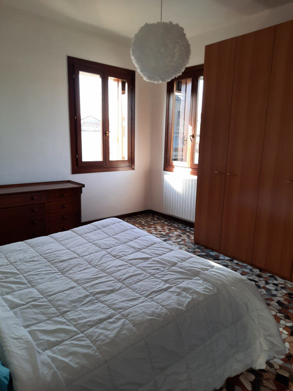 BICAMERE AMPIO E RIAMMODERNATO IN LOCAZIONE A VICENZA - ZONA FERROVIERI - Rif. 7652
CONTRATTO 3+2...