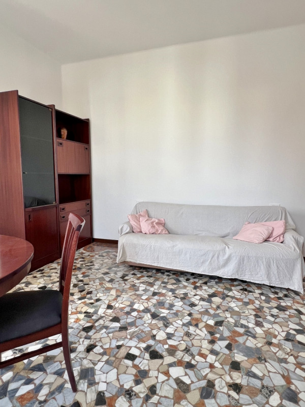 BICAMERE AMPIO E RIAMMODERNATO IN LOCAZIONE A VICENZA - ZONA FERROVIERI - Rif. 7652
CONTRATTO 3+2...