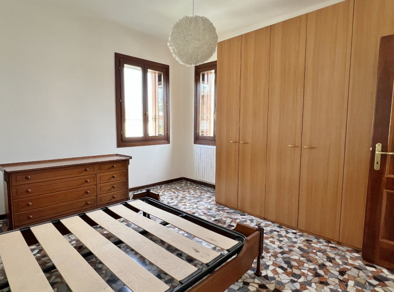 BICAMERE AMPIO E RIAMMODERNATO IN LOCAZIONE A VICENZA - ZONA FERROVIERI - Rif. 7652
CONTRATTO 3+2...