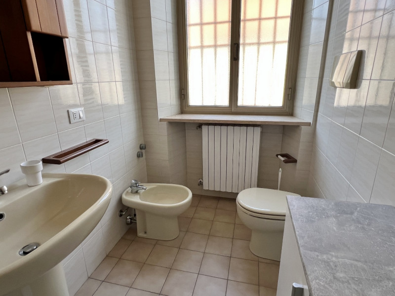 BICAMERE AMPIO E RIAMMODERNATO IN LOCAZIONE A VICENZA - ZONA FERROVIERI - Rif. 7652
CONTRATTO 3+2...