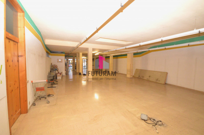 DUEVILLE - RIF 67FUTURAM-MAT- Per info 0444310220 – 3929183796

Su strada di fortissimo passaggio...