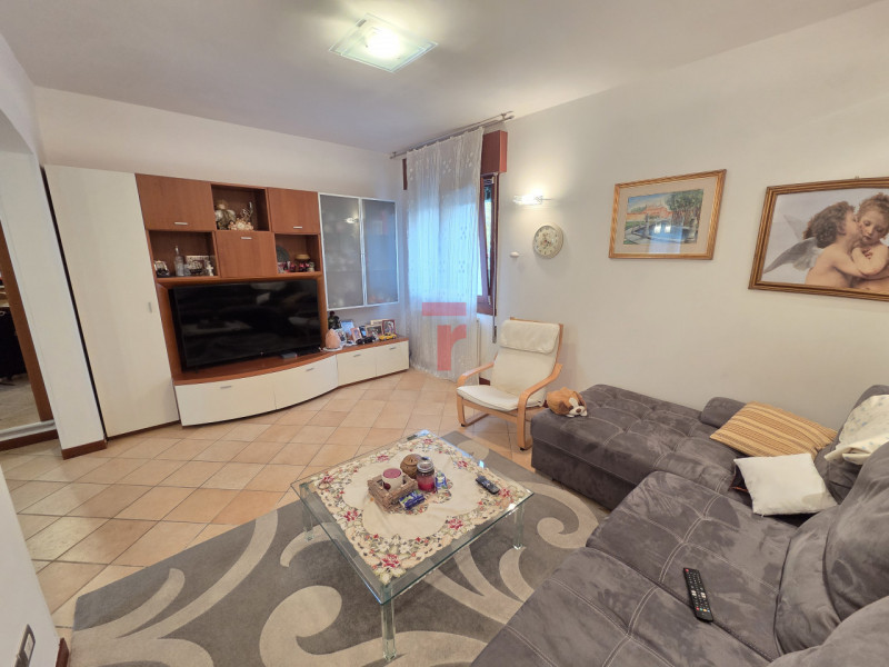 Mejaniga - Zona centrale e comoda a tutti i servizi del quartiere come fermata autobus, scuole, s...