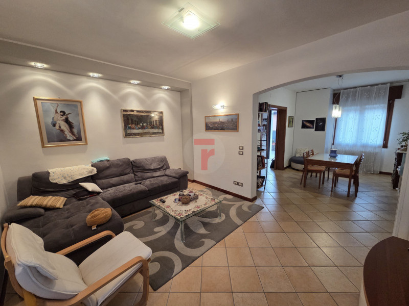Mejaniga - Zona centrale e comoda a tutti i servizi del quartiere come fermata autobus, scuole, s...