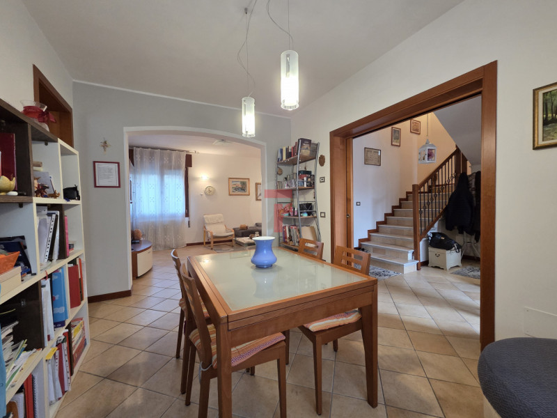 Mejaniga - Zona centrale e comoda a tutti i servizi del quartiere come fermata autobus, scuole, s...
