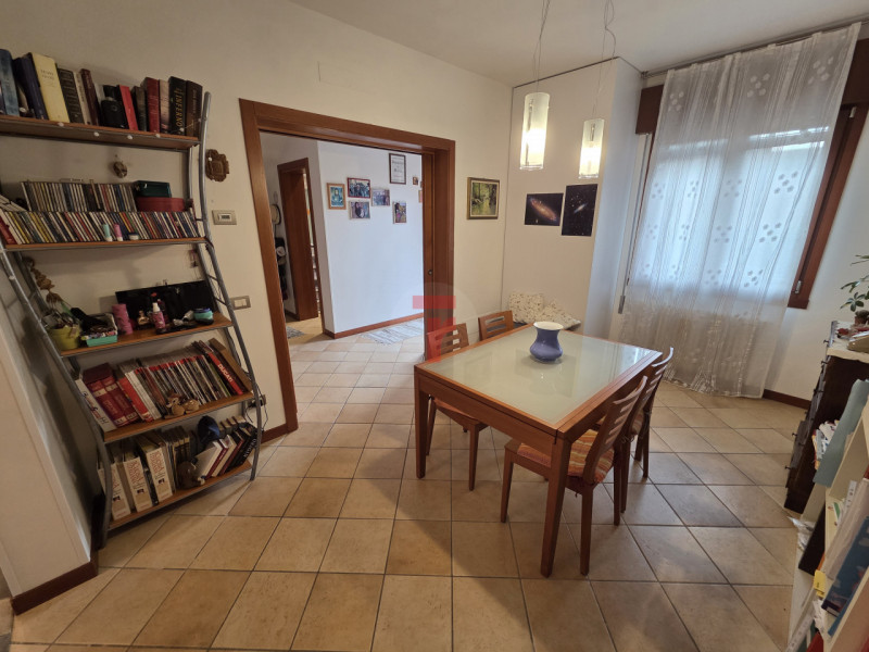 Mejaniga - Zona centrale e comoda a tutti i servizi del quartiere come fermata autobus, scuole, s...