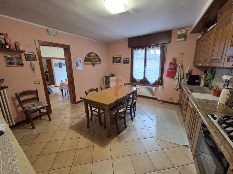 Mejaniga - Zona centrale e comoda a tutti i servizi del quartiere come fermata autobus, scuole, s...