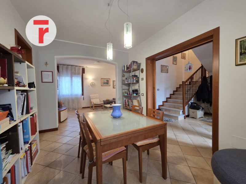 Mejaniga - Zona centrale e comoda a tutti i servizi del quartiere come fermata autobus, scuole, s...