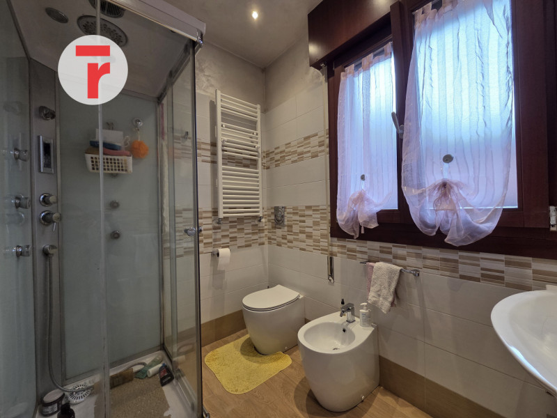 Mejaniga - Zona centrale e comoda a tutti i servizi del quartiere come fermata autobus, scuole, s...