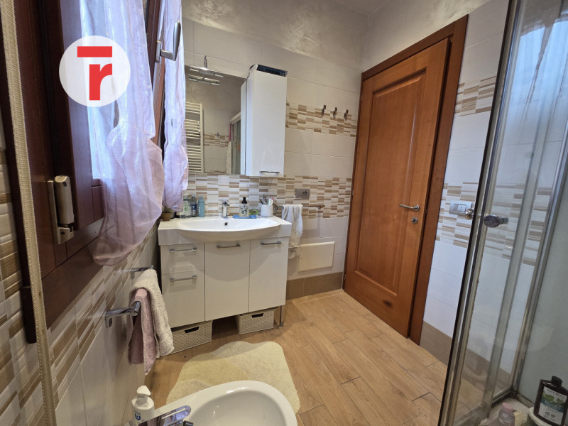 Mejaniga - Zona centrale e comoda a tutti i servizi del quartiere come fermata autobus, scuole, s...