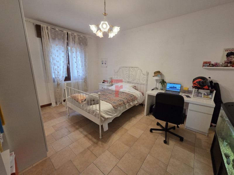 Mejaniga - Zona centrale e comoda a tutti i servizi del quartiere come fermata autobus, scuole, s...
