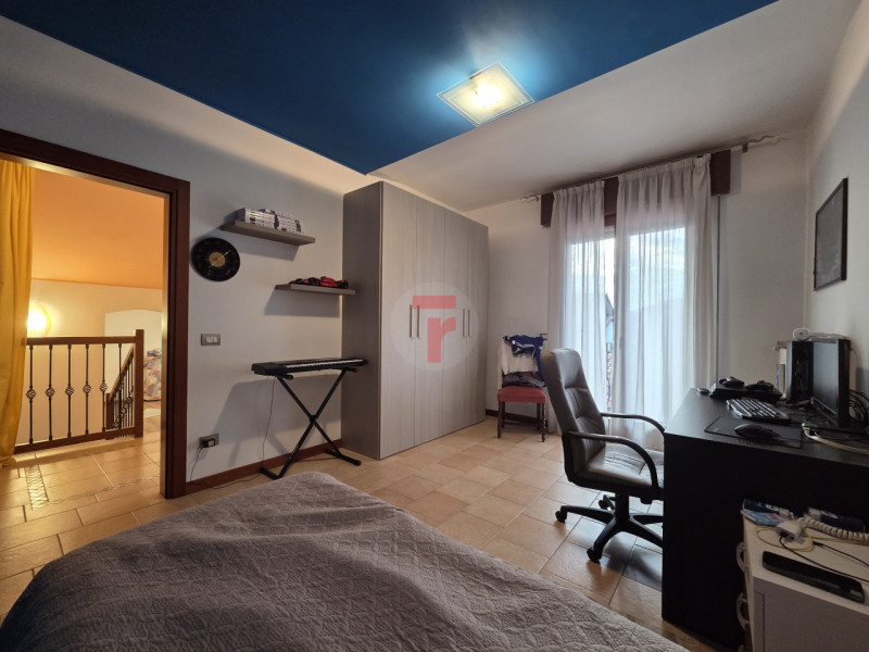 Mejaniga - Zona centrale e comoda a tutti i servizi del quartiere come fermata autobus, scuole, s...