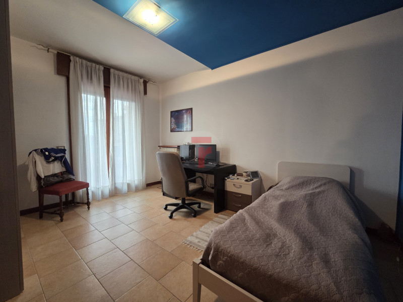 Mejaniga - Zona centrale e comoda a tutti i servizi del quartiere come fermata autobus, scuole, s...