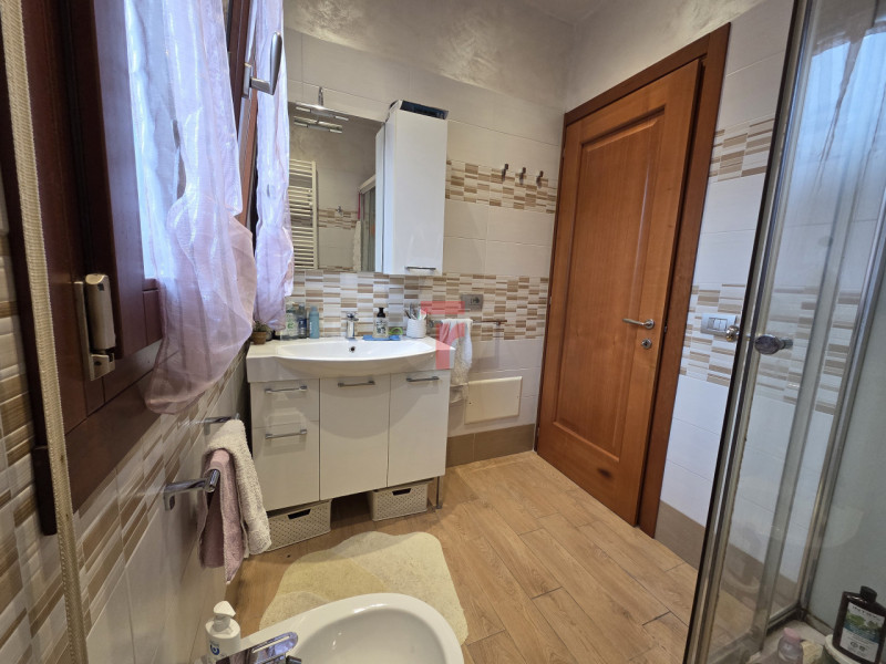 Mejaniga - Zona centrale e comoda a tutti i servizi del quartiere come fermata autobus, scuole, s...