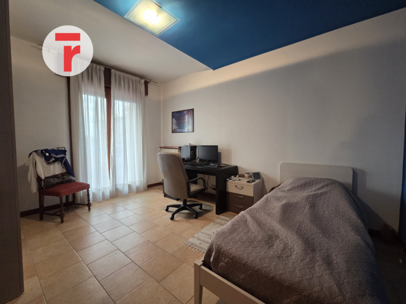 Mejaniga - Zona centrale e comoda a tutti i servizi del quartiere come fermata autobus, scuole, s...