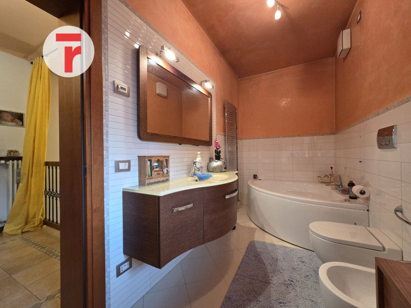 Mejaniga - Zona centrale e comoda a tutti i servizi del quartiere come fermata autobus, scuole, s...