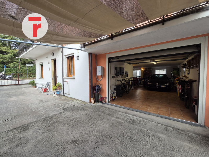 Mejaniga - Zona centrale e comoda a tutti i servizi del quartiere come fermata autobus, scuole, s...