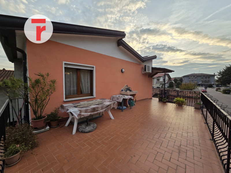 Mejaniga - Zona centrale e comoda a tutti i servizi del quartiere come fermata autobus, scuole, s...