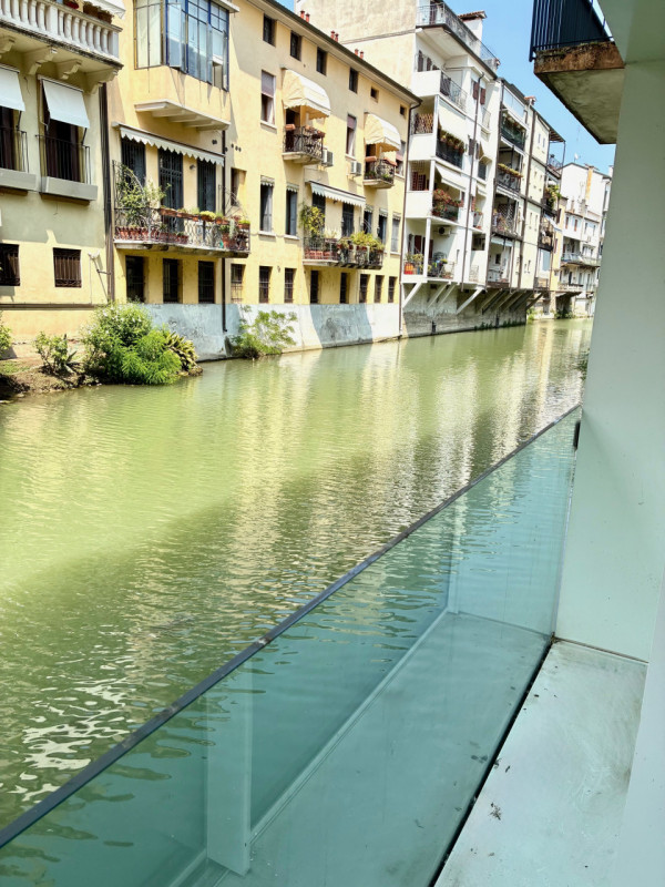 (Per INFO Monica 3482688677) Scopri questo straordinario loft open-space situato nel cuore di Pad...