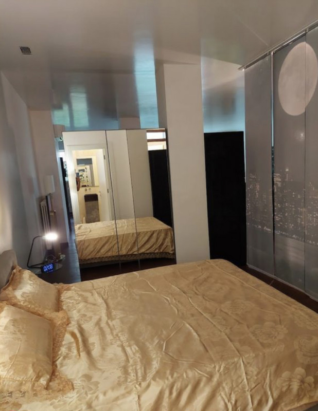 (Per INFO Monica 3482688677) Scopri questo straordinario loft open-space situato nel cuore di Pad...