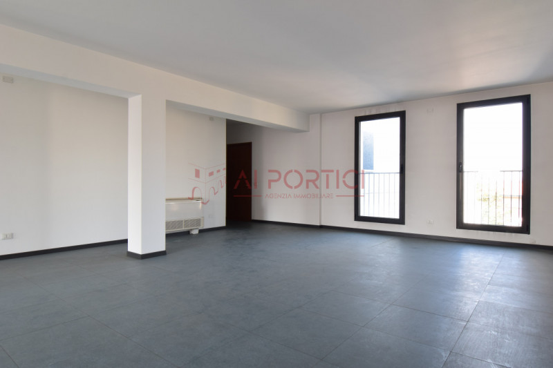 PIOVE DI SACCO - APPARTAMENTO di 73 mq. calpestabili, attualmente accatastato come ufficio ma è i...