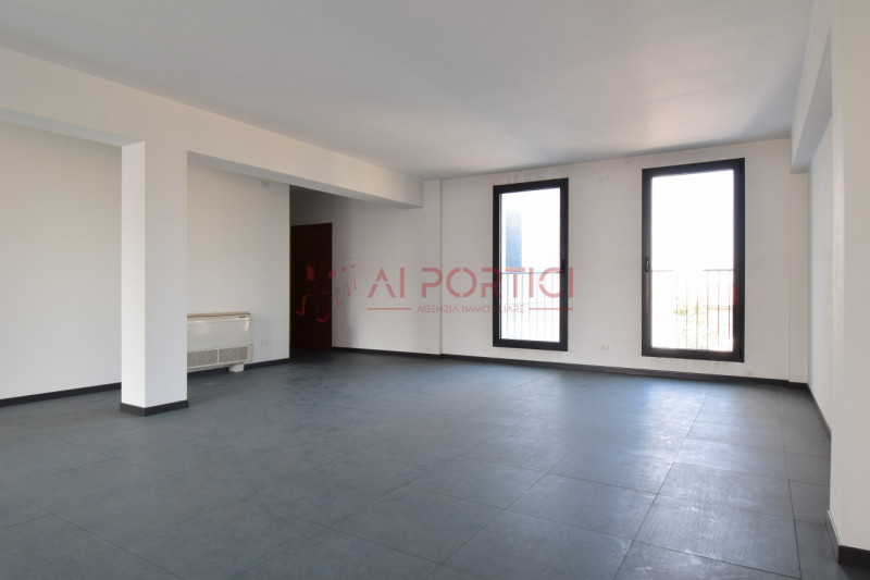 PIOVE DI SACCO - APPARTAMENTO di 73 mq. calpestabili, attualmente accatastato come ufficio ma è i...