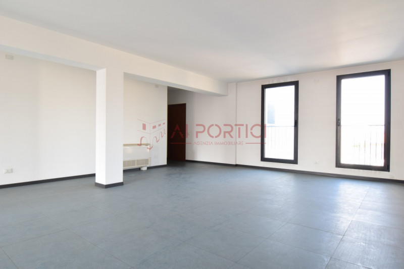 PIOVE DI SACCO - APPARTAMENTO di 73 mq. calpestabili, attualmente accatastato come ufficio ma è i...