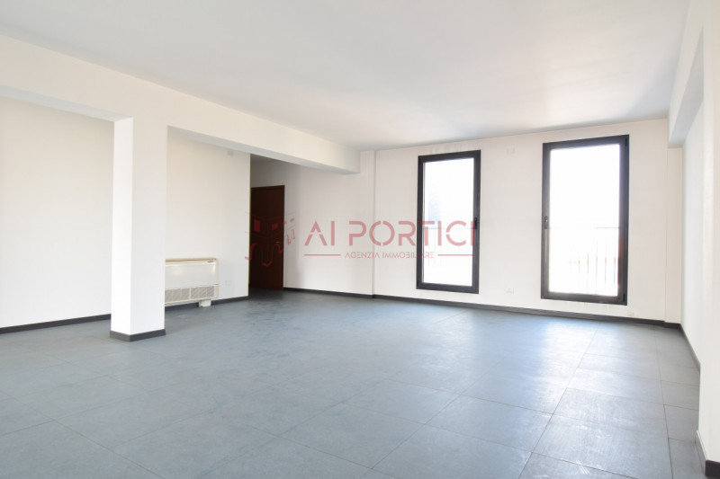 PIOVE DI SACCO - APPARTAMENTO di 73 mq. calpestabili, attualmente accatastato come ufficio ma è i...