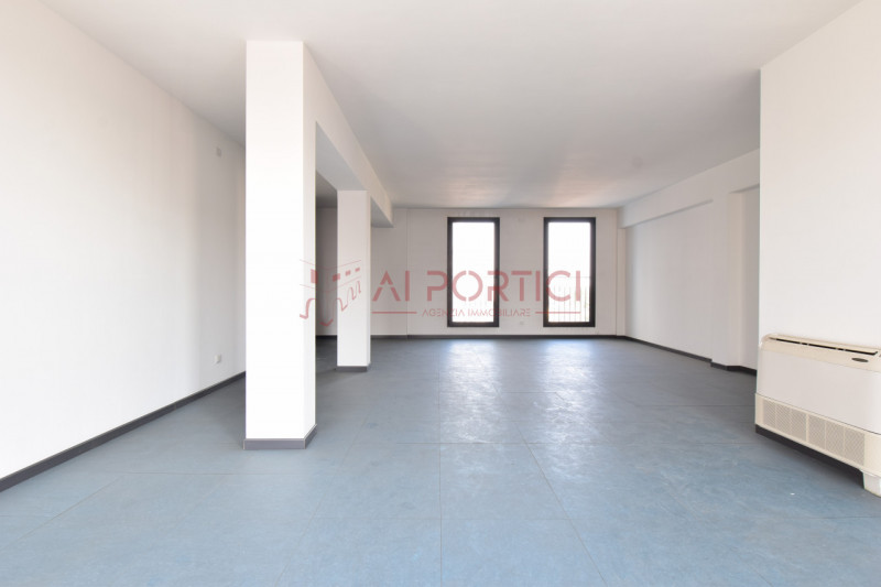 PIOVE DI SACCO - APPARTAMENTO di 73 mq. calpestabili, attualmente accatastato come ufficio ma è i...