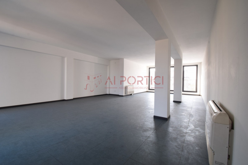 PIOVE DI SACCO - APPARTAMENTO di 73 mq. calpestabili, attualmente accatastato come ufficio ma è i...