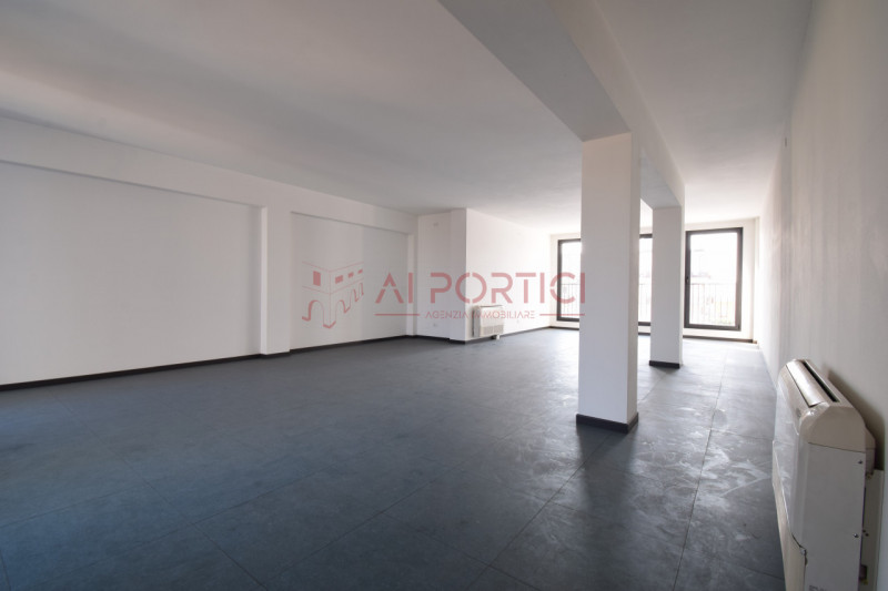 PIOVE DI SACCO - APPARTAMENTO di 73 mq. calpestabili, attualmente accatastato come ufficio ma è i...