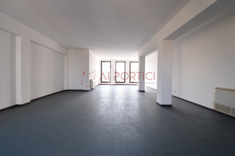 PIOVE DI SACCO - APPARTAMENTO di 73 mq. calpestabili, attualmente accatastato come ufficio ma è i...