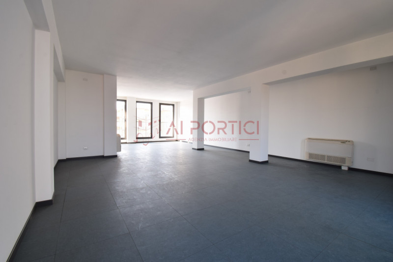 PIOVE DI SACCO - APPARTAMENTO di 73 mq. calpestabili, attualmente accatastato come ufficio ma è i...