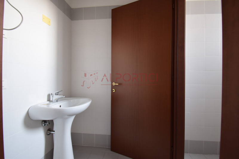 PIOVE DI SACCO - APPARTAMENTO di 73 mq. calpestabili, attualmente accatastato come ufficio ma è i...