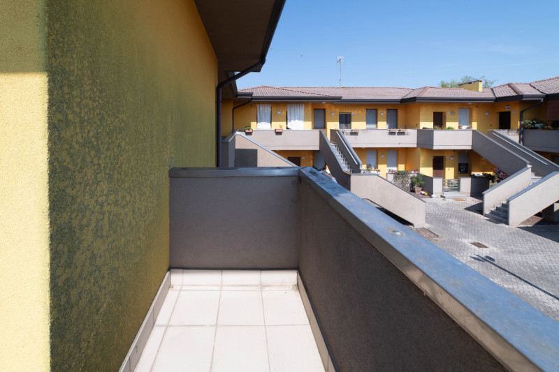 PONTELONGO - Proponiamo APPARTAMENTO con 2 camere, situato in zona centrale del paese, comodo ai ...
