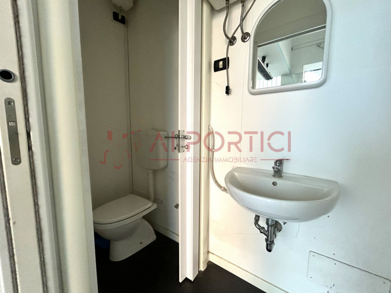 PIOVE DI SACCO Centro Storico - NEGOZIO di circa 30 mq + eventuale soppalco di ulteriori 10 mq. I...