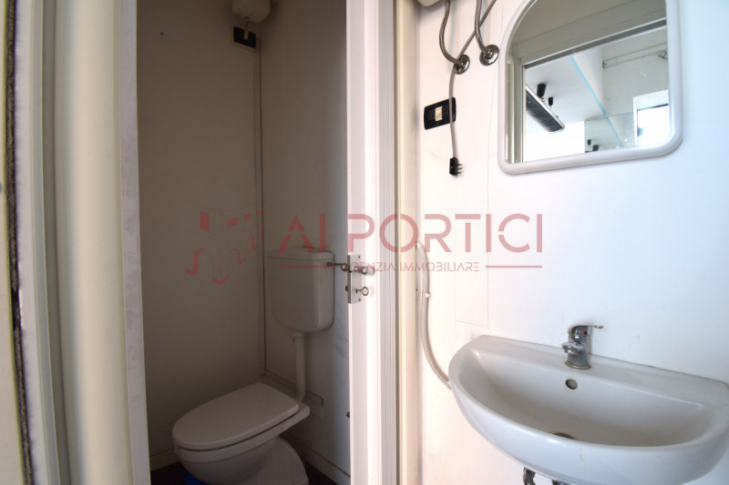 PIOVE DI SACCO Centro Storico - NEGOZIO di circa 30 mq + eventuale soppalco di ulteriori 10 mq. I...