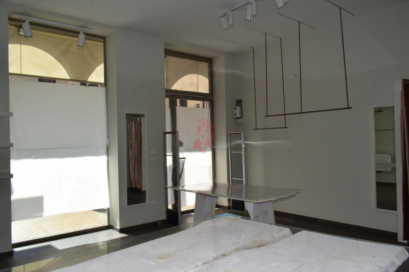 PIOVE DI SACCO centro storico – Nella via commercialmente più importante del paese, di recente ri...