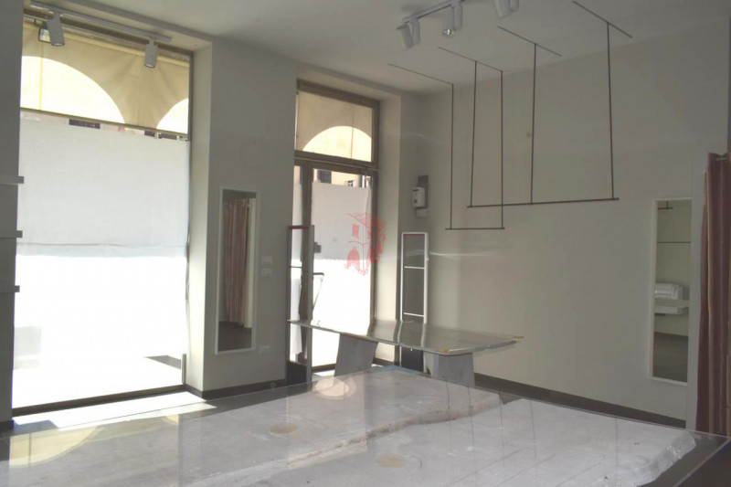 PIOVE DI SACCO centro storico – Nella via commercialmente più importante del paese, di recente ri...