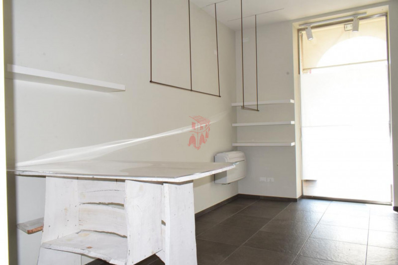 PIOVE DI SACCO centro storico – Nella via commercialmente più importante del paese, di recente ri...