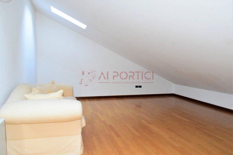 PIOVE DI SACCO – Luminoso e spazioso APPARTAMENTO con MANSARDA posto in tranquillo quartiere peri...