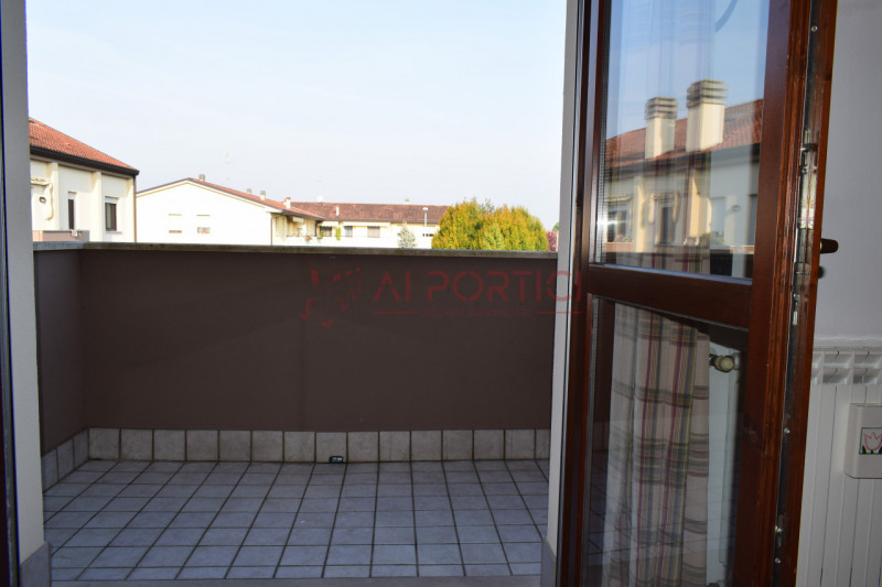 PIOVE DI SACCO – Luminoso e spazioso APPARTAMENTO con MANSARDA posto in tranquillo quartiere peri...