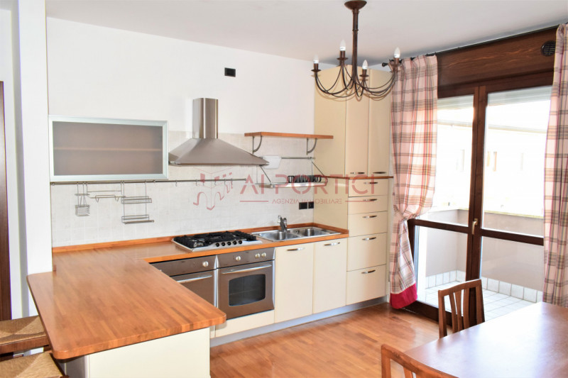 PIOVE DI SACCO – Luminoso e spazioso APPARTAMENTO con MANSARDA posto in tranquillo quartiere peri...