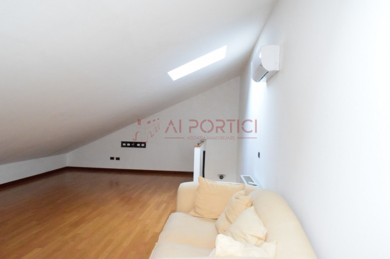 PIOVE DI SACCO – Luminoso e spazioso APPARTAMENTO con MANSARDA posto in tranquillo quartiere peri...