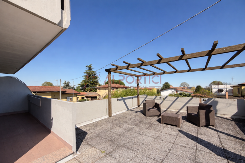 Campagnola di BRUGINE – APPARTAMENTO sviluppato in 2 piani con terrazzo, così composto: al piano ...