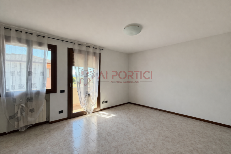 Campagnola di BRUGINE – APPARTAMENTO sviluppato in 2 piani con terrazzo, così composto: al piano ...